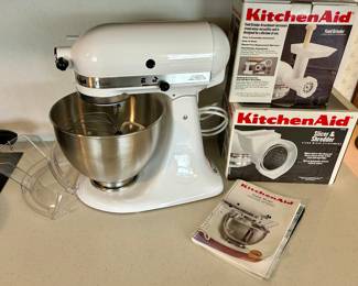 Awesome Kitchen Aid stand mixer with all additional attachments & all the other bells and whistles