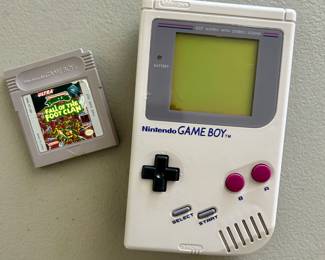 Vintage 1987 Game Boy & Teenage Mutant Ninja Turtles game