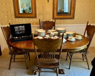Sweet antique oak dining table & sweet vintage chairs