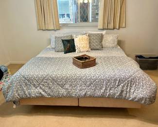 King Tempur-Pedic bed set & nice bed comforters