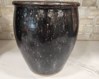 ANTIQUE POT