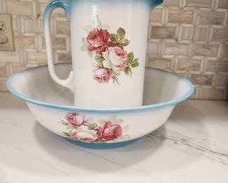 WASH BASIN AND PITCHER ANTIQUE