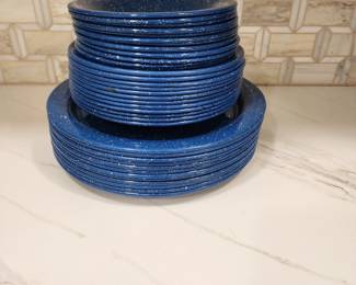 ENAMEL BLUE SPECKLE DISH SHE