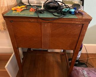 Singer cabinet sewing machine