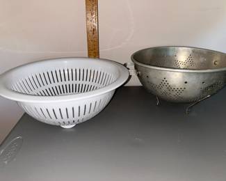 2 Colanders $5.00