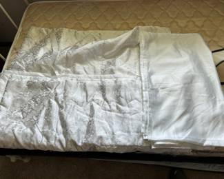 Satin Sheet Set $6.00