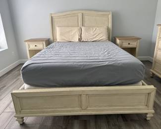 Aspen Home Queen Bed with Aspen Home 1 Drawer Side Table (18"D x 22"W x 30"H / Pair)