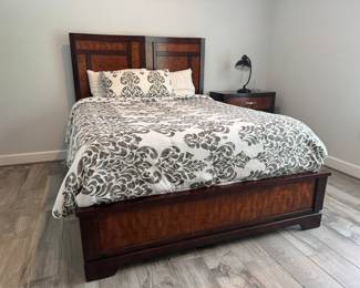 Glob Queen Size Bed with Tyndallpedic Organic Mattress