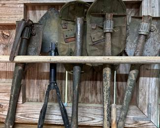 US Army shovels