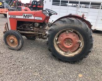 MASSEY FERGUSON 235 TRACTOR