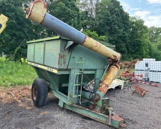 1210A John Deere Grain Cart