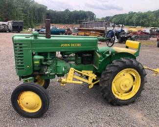 JOHN DEERE M TRACTOR
