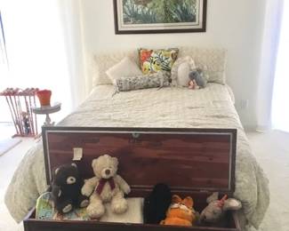 Lane cedar chest