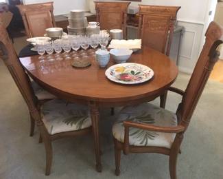 Thomasville Dining table w/ 6 chairs