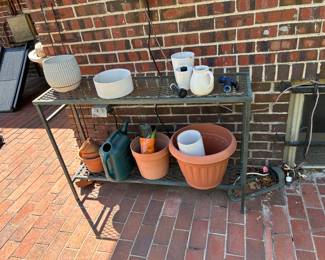 Metal table
Pots