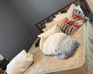 King bed
Bedding
Ralph Lauren down comforter