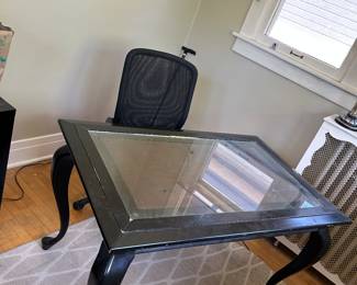 Desk and chair
Rug