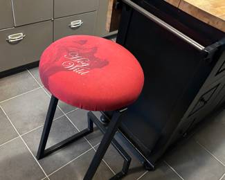 Bar stool
