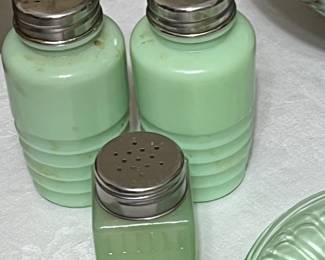 Jadeite S & P Shakers