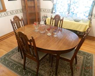 dining room table with 6 chairs