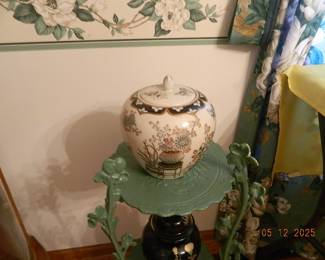 Oriental cannister