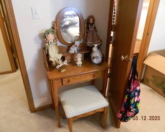 makeup desk with bench