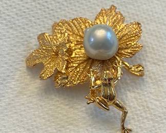 Sterling pin frog on lily pad