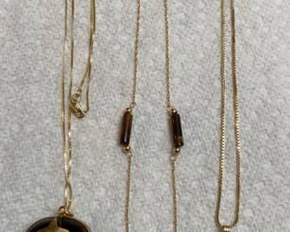 Several 14 kt necklaces and pendants