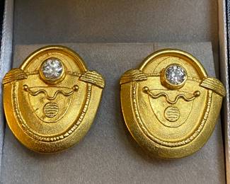 22 kt and diamond earrings