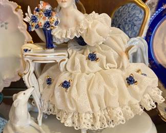Unter Weiss Bach figurine