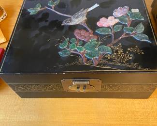Jewelry box
