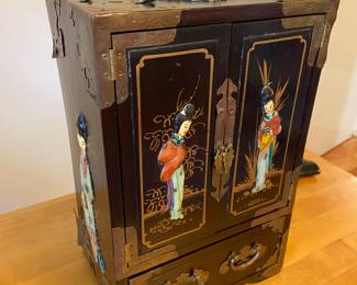 Jewelry box