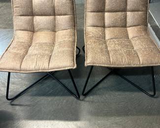 leather accent chair- give your living room a facelift!