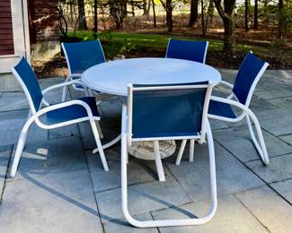 Casual Furniture Outdoor Table & 5 Armchairs