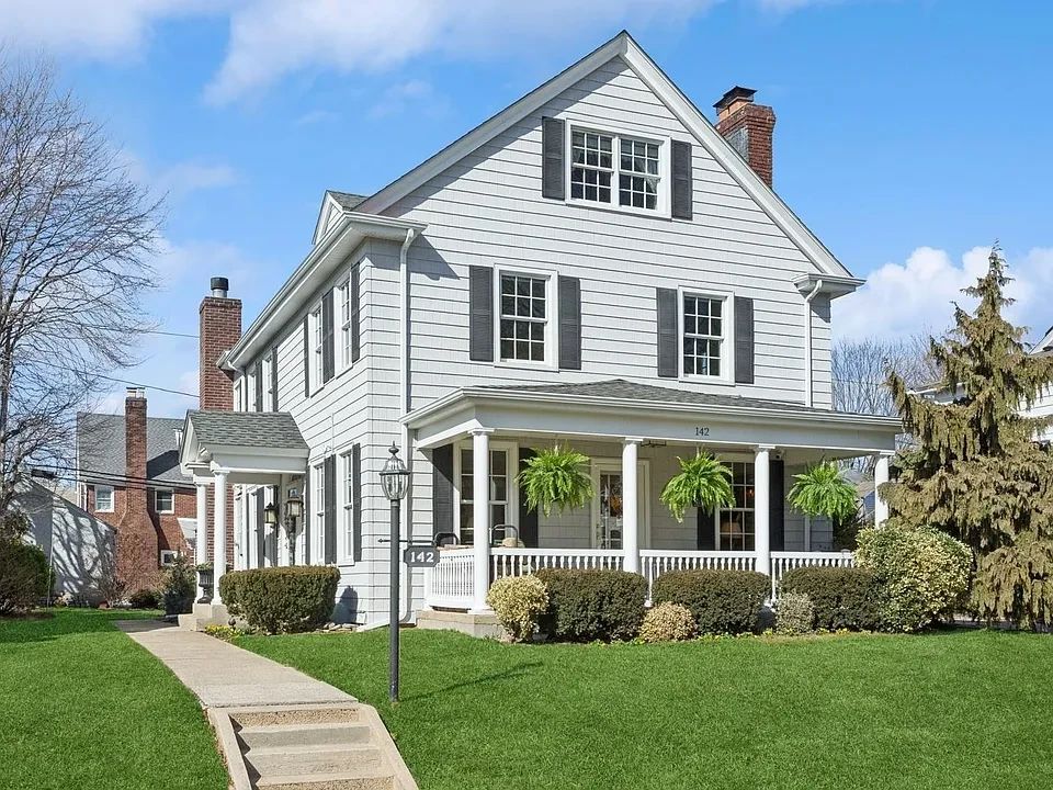 GARDEN CITY ELEGANT HOME
