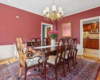 QUALITY DINING SET WITH CHIRS TABLE PADS AND EXTENTIONS-DREXEL HERRITAGE!