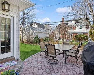 QUALITY OUTDOOR FURNITURE TABLE WITH CHAIRS