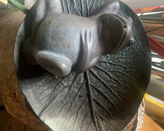 Hefty metal frog bird bath 