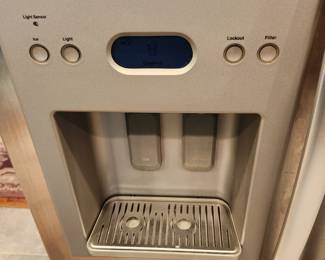 KitchenAid stainless refrigerator/freezer. Door ice and water dispensers DO NOT WORK. Everything else works perfectly