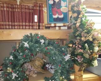2nd floor: Christmas decorations, wreaths... pickers area