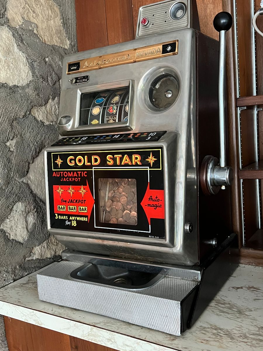Aristocrat Nevada vintage penny slot machine