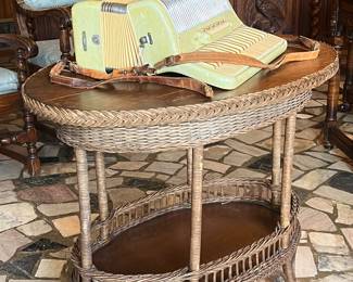 Antique wicker table with Accordian