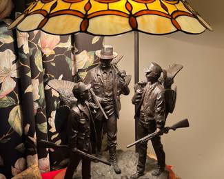 Wonderful Vintage bronze figural group lamp depicting hunters
