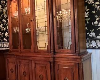 Lighted display cabinet