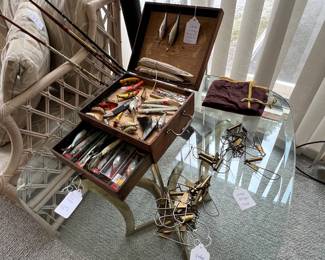 Vintage fishing items including lures, fishing knives, fishing rods and early stringers.