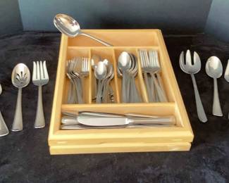 Gotham Flatware with Wooden Container