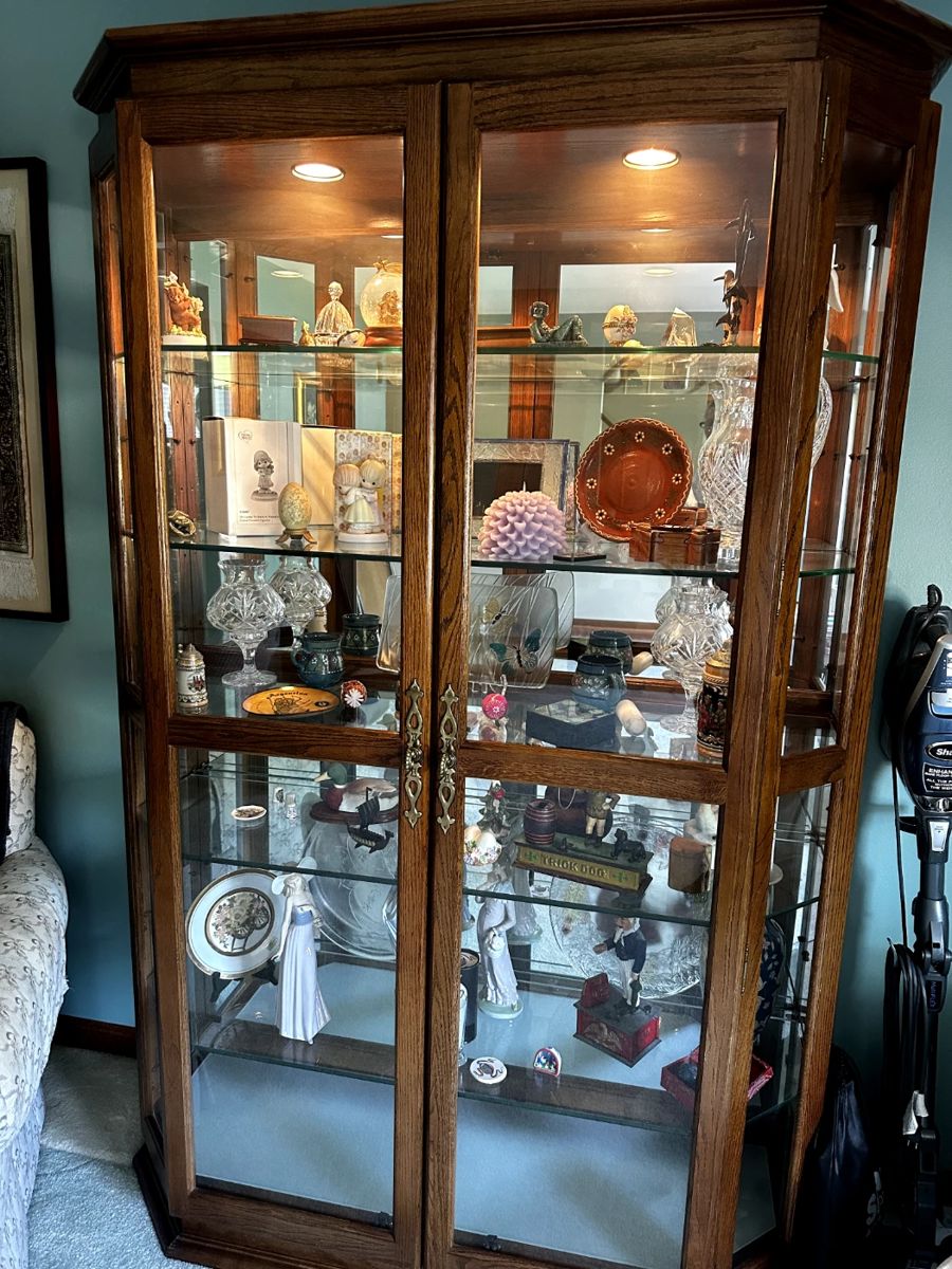 FURNITURE CURIO CABINET LIT UP