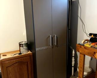 CRAFTSMAN STORAGE CABINET