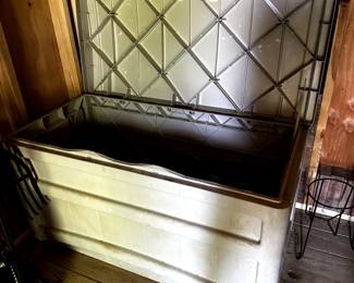 OUTDOOR STORAGE CONTAINER
