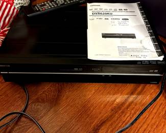 TOSHIBA DVD VIDEO RECORDER DVR620KU